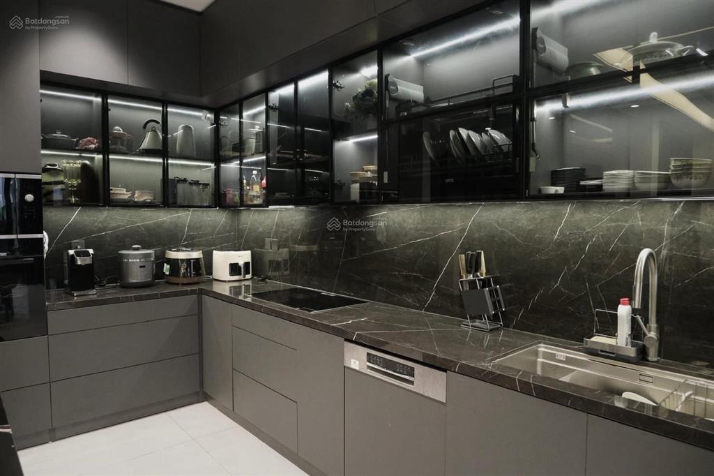 Chính chủ xuống mắt đất cần bán căn góc 148m2 tầng 10 chung cư ct4 vimeco nguyễn chánh  giá tl