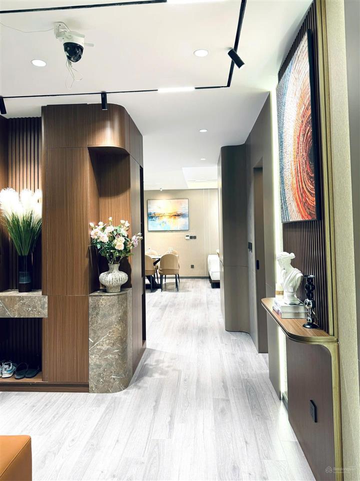 Gia đình chuyển xuống nhà đất mong muốn bán căn hộ 4n tầng 12 ban công đn ful đồ như ảnh giá có tl.