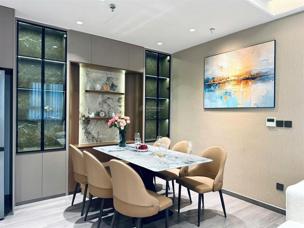 Gia đình chuyển xuống nhà đất mong muốn bán căn hộ 4n tầng 12 ban công đn ful đồ như ảnh giá có tl.