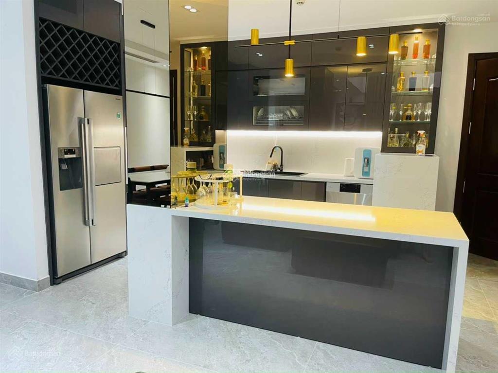 Tôi chính chủ cần bán gấp căn 3 pn 120m2 view hồ thanh xuân, ace môi giới đẩy giúp xin cảm ơn!