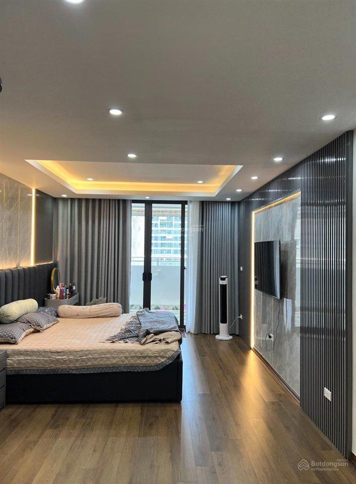 Tôi chính chủ cần bán gấp căn 3 pn 120m2 view hồ thanh xuân, ace môi giới đẩy giúp xin cảm ơn!