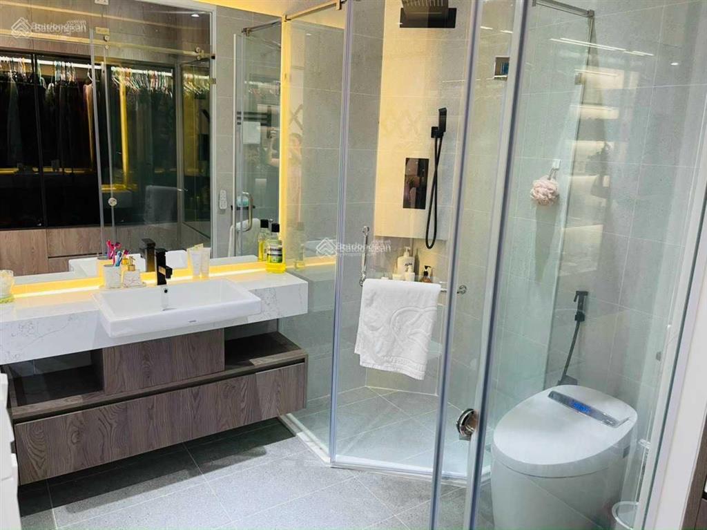 Tôi chính chủ cần bán gấp căn 3 pn 120m2 view hồ thanh xuân, ace môi giới đẩy giúp xin cảm ơn!