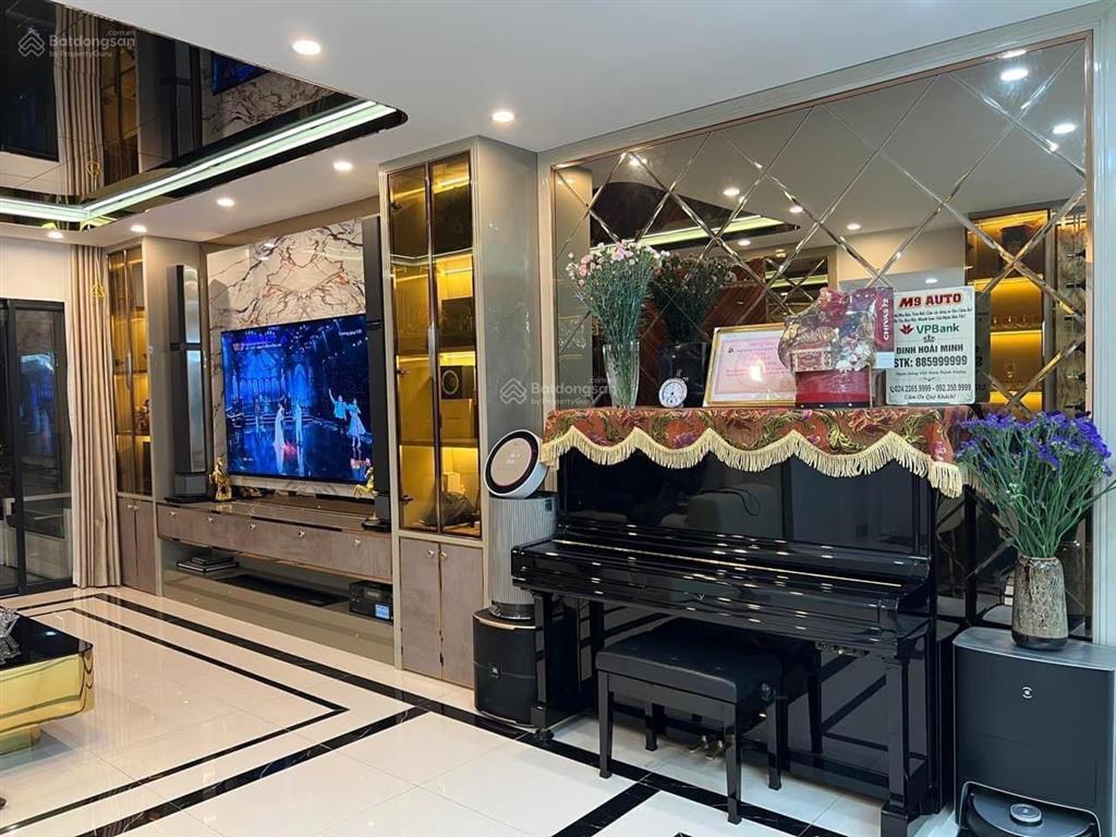 Tôi chính chủ cần bán gấp căn 3 pn 120m2 view hồ thanh xuân, ace môi giới đẩy giúp xin cảm ơn!