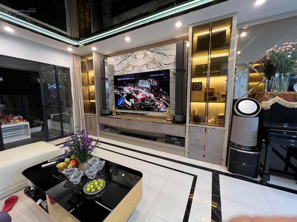 Tôi chính chủ cần bán gấp căn 3 pn 120m2 view hồ thanh xuân, ace môi giới đẩy giúp xin cảm ơn!