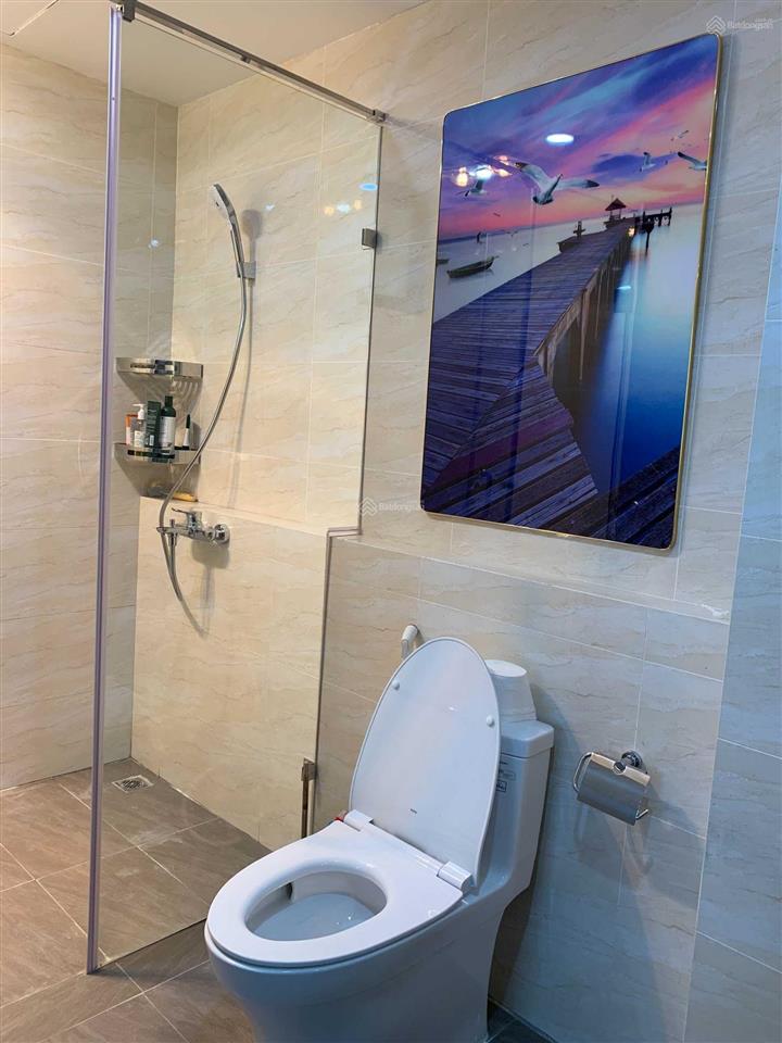 Chính chủ cần bán gấp căn hộ 3 phòng ngủ tầng 19 full đồ, ban công đb , giá có tl  0911 981 ***