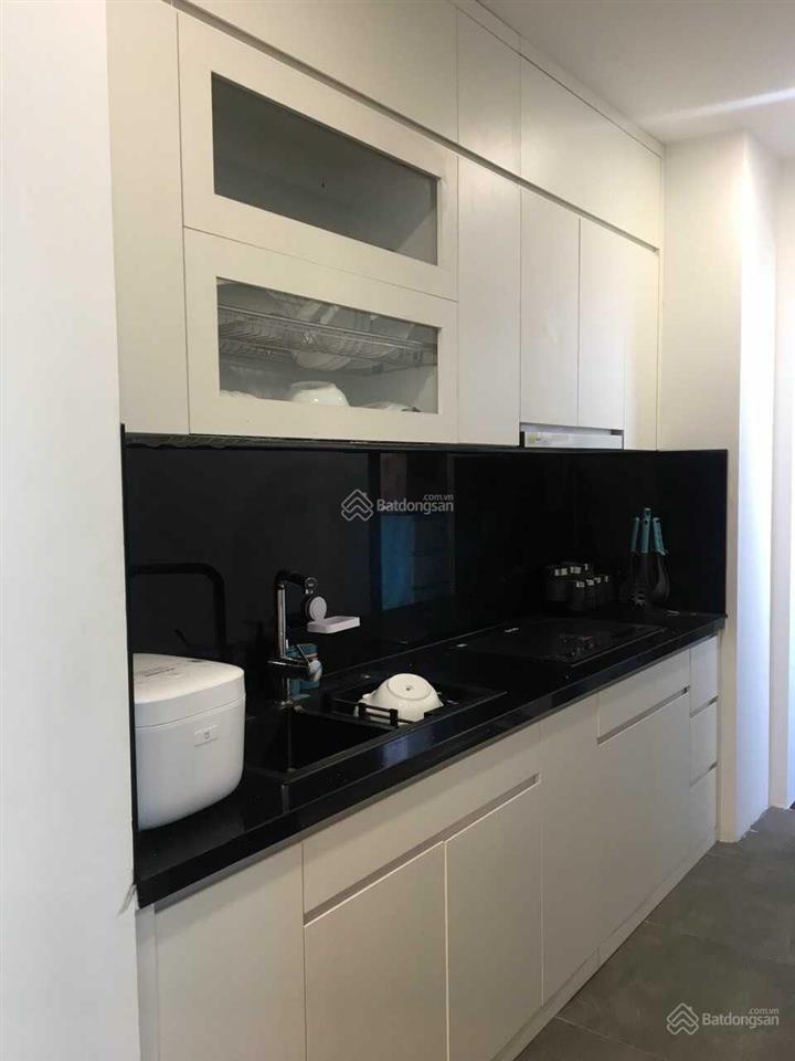 Chính chủ cần bán gấp căn hộ 3 phòng ngủ tầng 19 full đồ, ban công đb , giá có tl  0911 981 ***