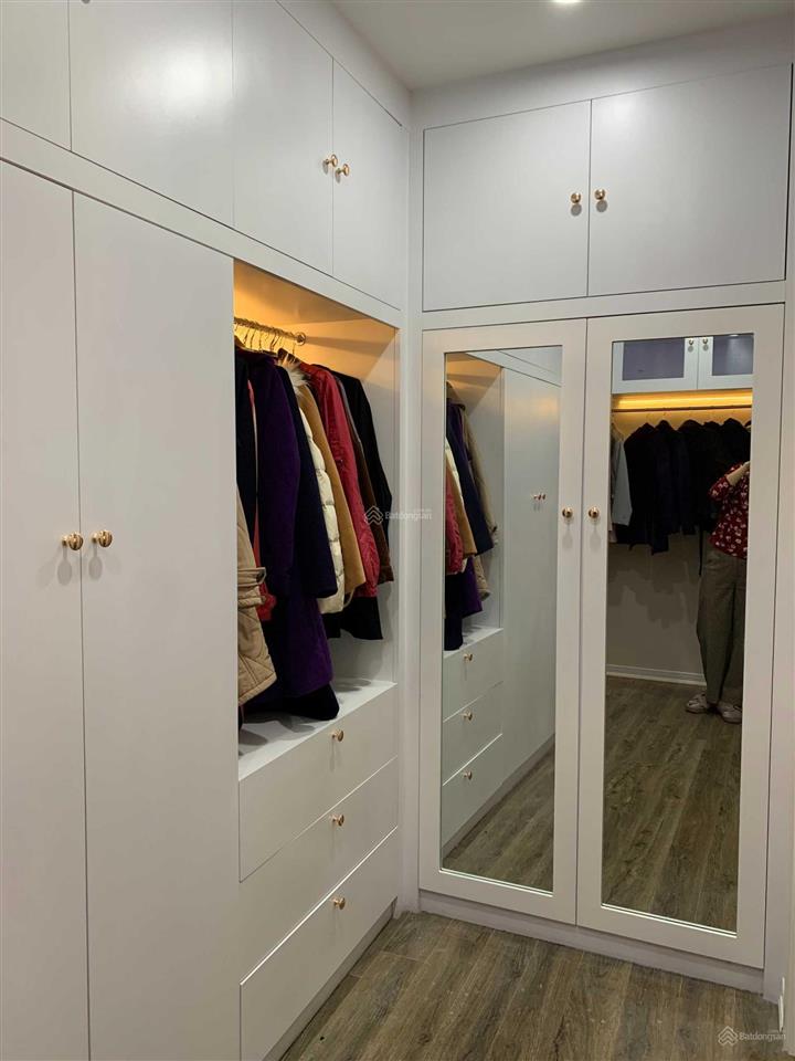 Chính chủ cần bán gấp căn hộ 3 phòng ngủ tầng 19 full đồ, ban công đb , giá có tl  0911 981 ***