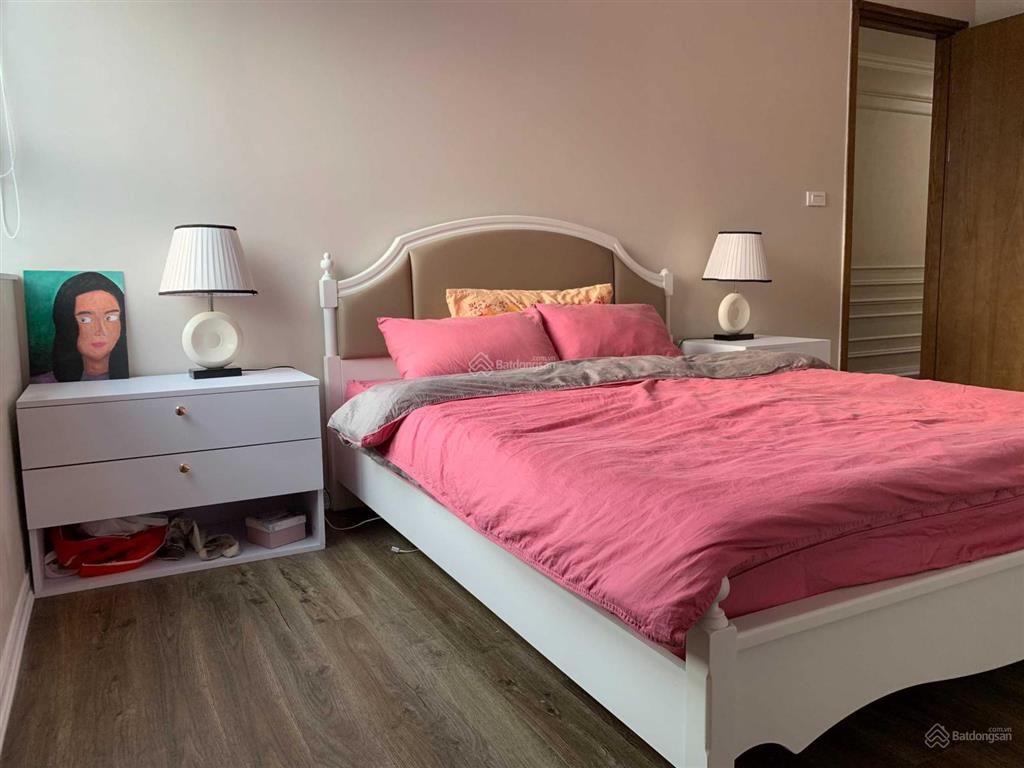 Chính chủ cần bán gấp căn hộ 3 phòng ngủ tầng 19 full đồ, ban công đb , giá có tl  0911 981 ***