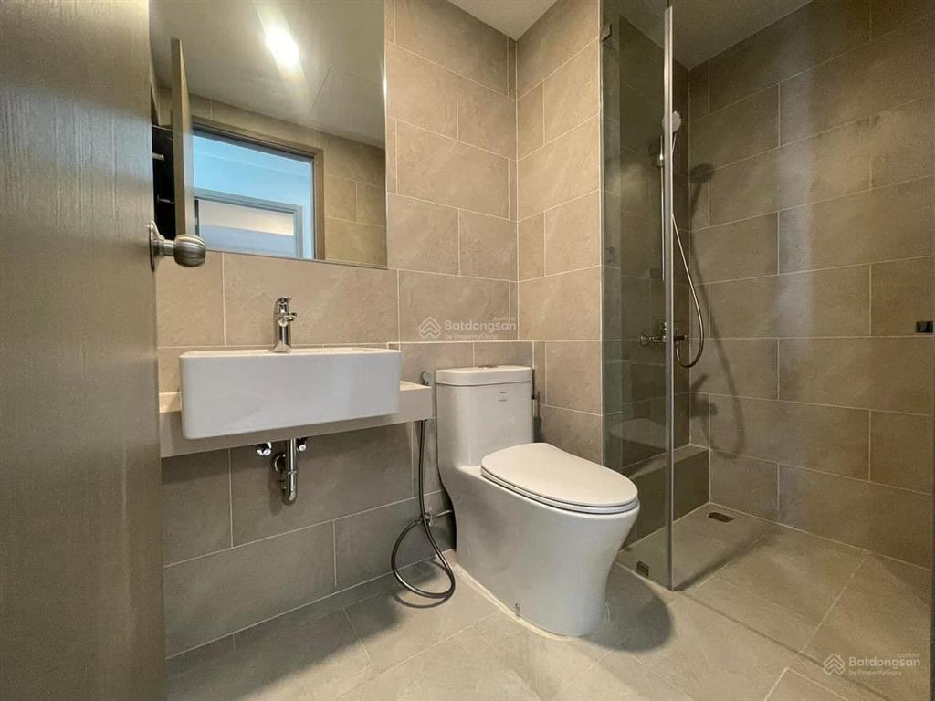 Căn 70m2, có ban công, block b, hướng đông, cc westgate