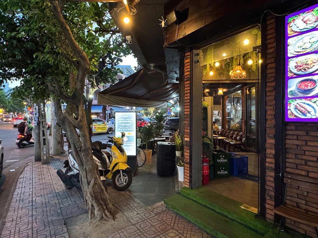 Sang nhượng lô góc 2 mặt tiền nhà hàng 3 tầng tại phố hàn  nha trang  giá cắt lỗ chỉ 1,3 tỷ