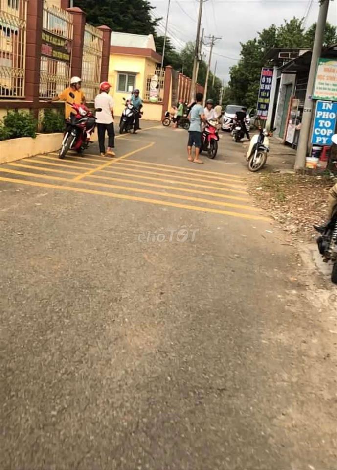 Nhà mặt tiền đường Tây Hòa 15.