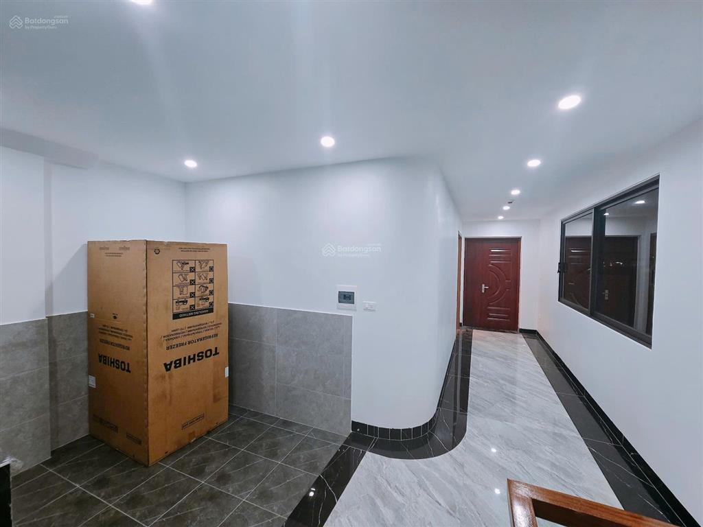 Bán nhà phân lô chân cầu vĩnh tuy, gần aeon mall, nhà 7 tầng, dt 85m2, mt 5m, 4pn, full nội thất