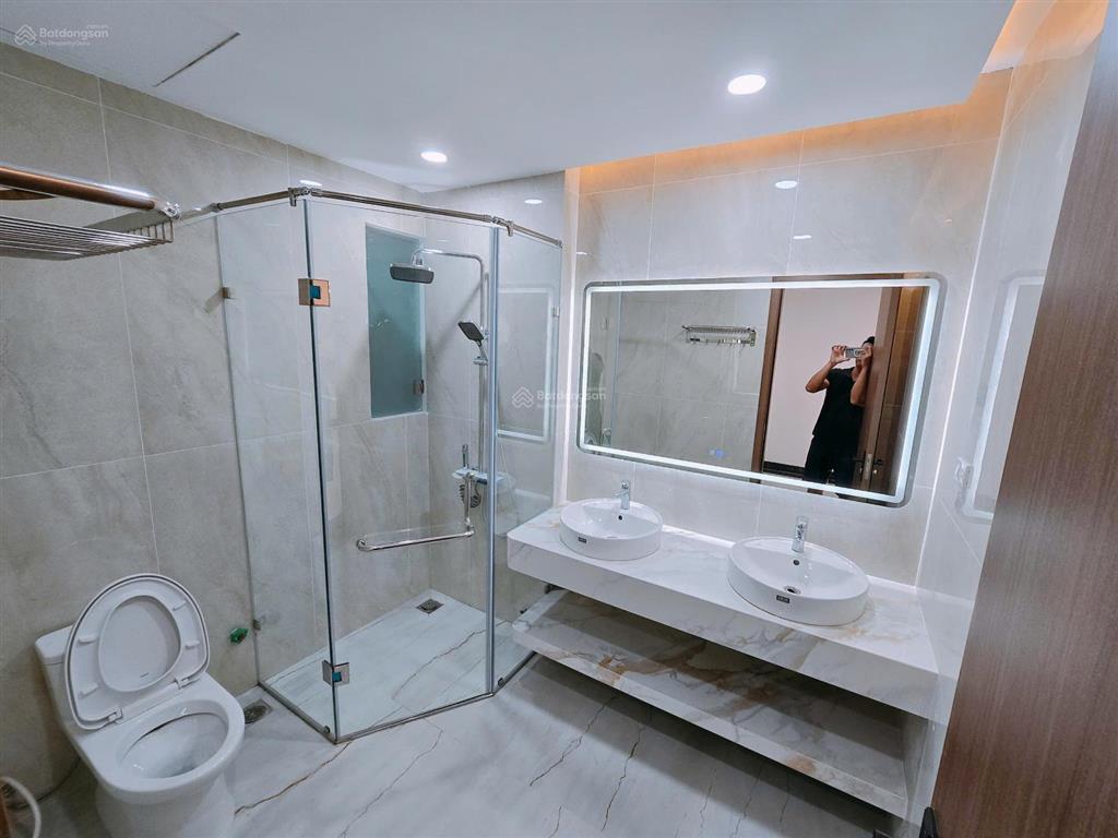 Bán nhà phân lô chân cầu vĩnh tuy, gần aeon mall, nhà 7 tầng, dt 85m2, mt 5m, 4pn, full nội thất