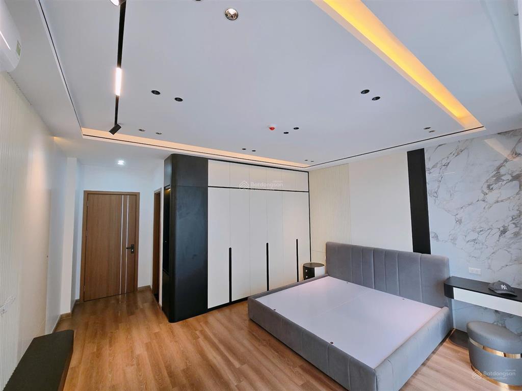 Bán nhà phân lô chân cầu vĩnh tuy, gần aeon mall, nhà 7 tầng, dt 85m2, mt 5m, 4pn, full nội thất