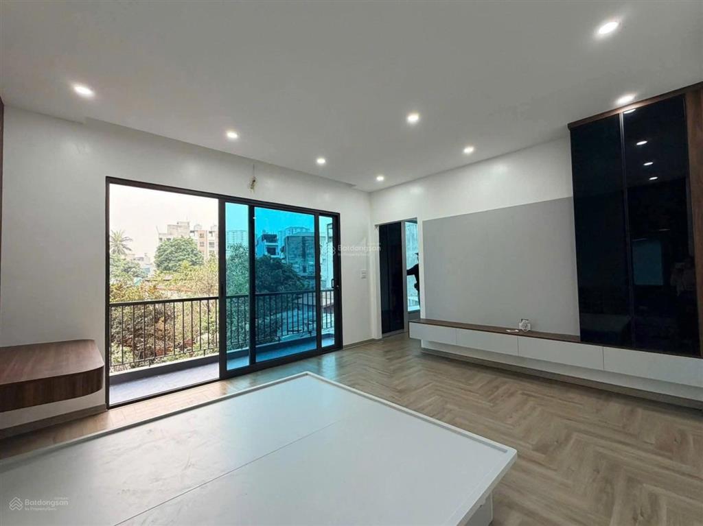 Bán nhà phố ngọc trì, gần hồ thạch bàn, 5 tầng, dt 50m2, mt 9.5m, 3pn, có thang máy, 2026