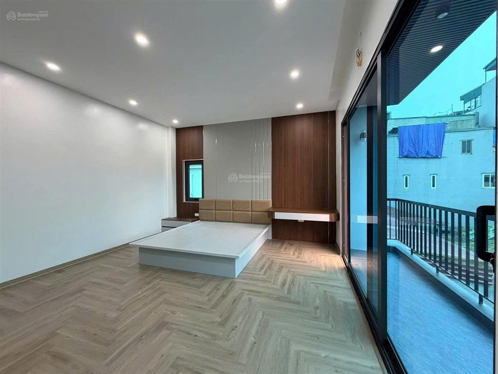 Bán nhà phố ngọc trì, gần hồ thạch bàn, 5 tầng, dt 50m2, mt 9.5m, 3pn, có thang máy, 2026