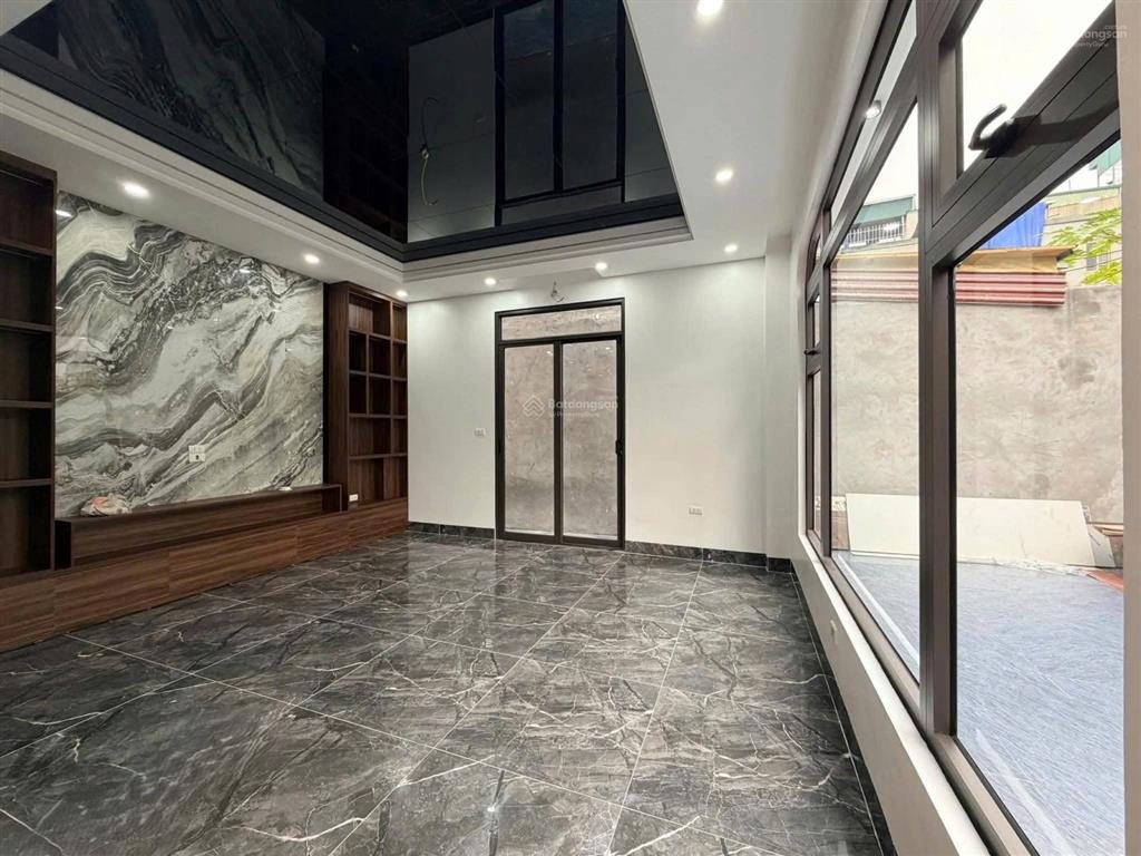 Bán nhà phố ngọc trì, gần hồ thạch bàn, 5 tầng, dt 50m2, mt 9.5m, 3pn, có thang máy, 2026