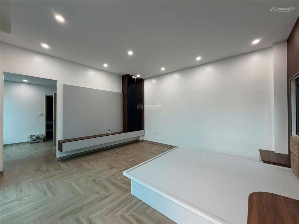 Bán nhà phố ngọc trì, gần hồ thạch bàn, 5 tầng, dt 50m2, mt 9.5m, 3pn, có thang máy, 2026