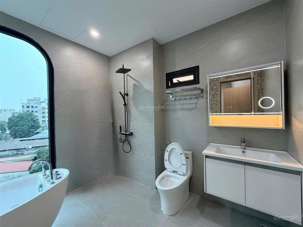 Bán nhà phố ngọc trì, gần hồ thạch bàn, 5 tầng, dt 50m2, mt 9.5m, 3pn, có thang máy, 2026