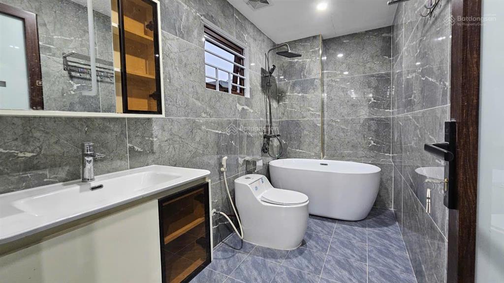 Bán nhà ngõ 206 cổ linh, chân cầu vĩnh tuy, 7 tầng, dt 80m2, mt 5m, 4pn, full nội thất, thang máy