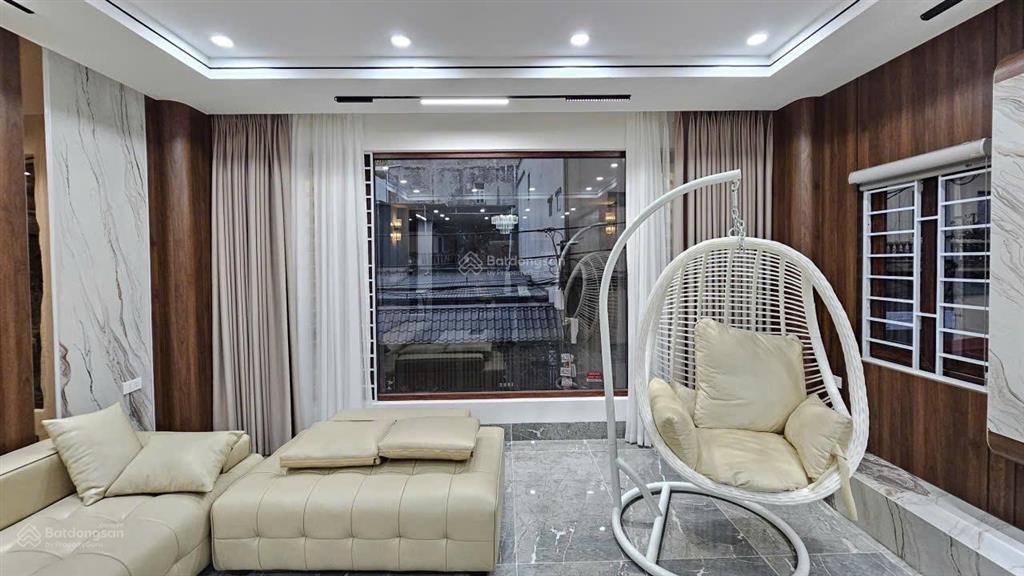 Bán nhà ngõ 206 cổ linh, chân cầu vĩnh tuy, 7 tầng, dt 80m2, mt 5m, 4pn, full nội thất, thang máy