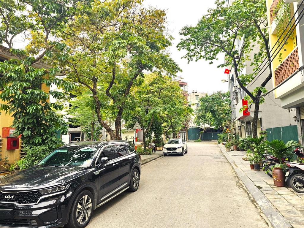 Hàng hiếm tại đất phân lô, vỉa hè, tại thạch bàn, 13,95 tỷ, 40m2, bán đất siêu đẹp!