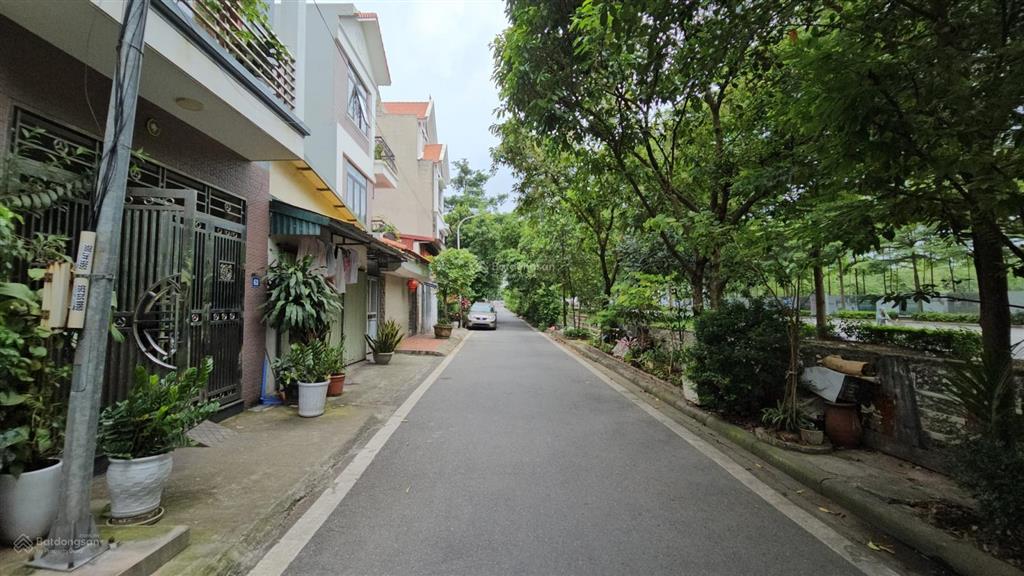 Bán nhà biệt thự thạch bàn, gần hà nội garden city, 3 tầng, dt 157m2, mt 9,2m, đường rộng 7m, 2025