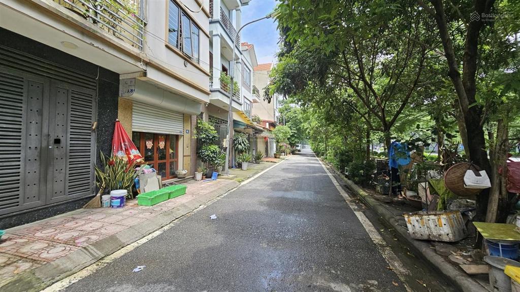 Bán nhà biệt thự thạch bàn, gần hà nội garden city, 3 tầng, dt 157m2, mt 9,2m, đường rộng 7m, 2025
