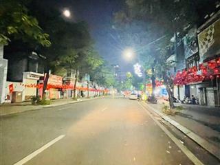 Bán nhà phân lô cán bộ dt 60m2 ô tô đỗ cửa phố nguyễn thái học mặt tiền khủng 10m. giá tốt