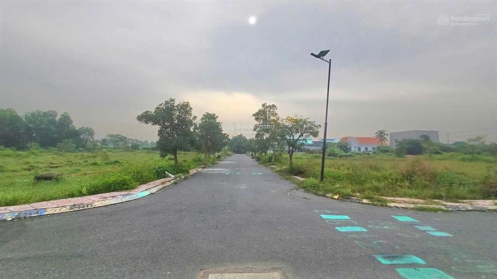 Bán nền 85m2 5x17 full thổ cư xd tự do giá bán 2,8 tỷ đường nhựa 6m kdc bình chánh hoàng phan thái