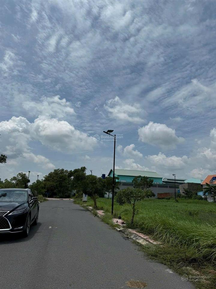 Bán nền 85m2 5x17 full thổ cư xd tự do giá bán 2,8 tỷ đường nhựa 6m kdc bình chánh hoàng phan thái