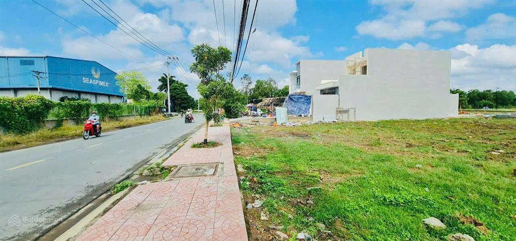 Bán nền 85m2 5x17 full thổ cư xd tự do giá bán 2,8 tỷ đường nhựa 6m kdc bình chánh hoàng phan thái