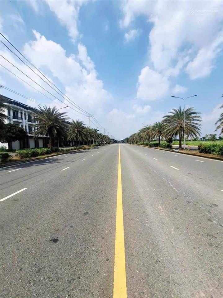 Bán shophouse 100m2 1 trệt 3 lầu hoàn công đầy đủ 4,3 tỷ the sol city long thượng cần giuộc long an