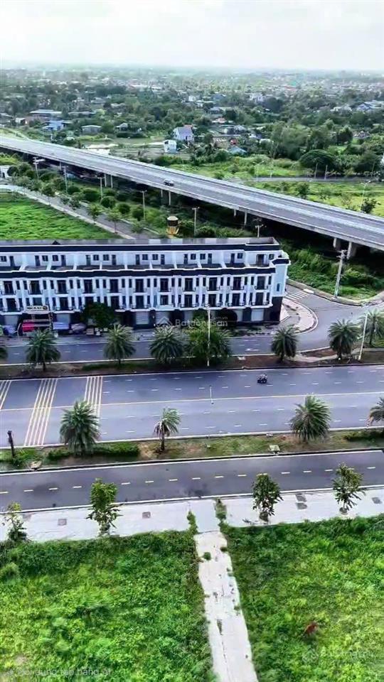 Bán shophouse 100m2 1 trệt 3 lầu hoàn công đầy đủ 4,3 tỷ the sol city long thượng cần giuộc long an