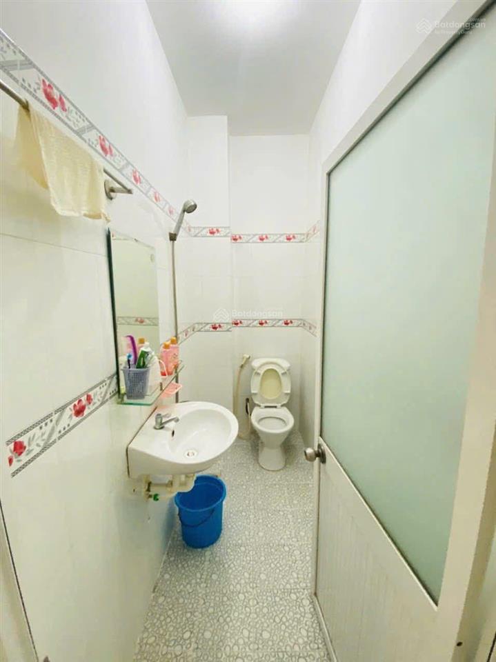 Kẹt tiền bán gấp nhà gần ngã tư ga và chợ cầu đồng, dân cư đông đúc, nhà 1 sẹc ngắn rất thuận tiện