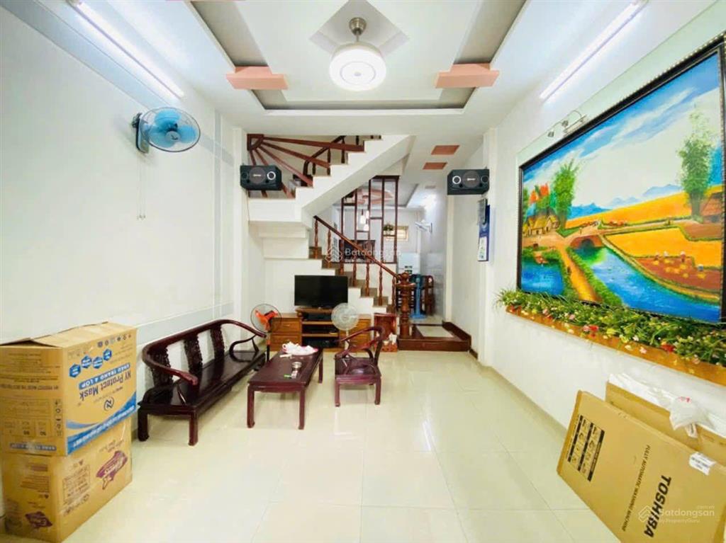 Kẹt tiền bán gấp nhà gần ngã tư ga và chợ cầu đồng, dân cư đông đúc, nhà 1 sẹc ngắn rất thuận tiện