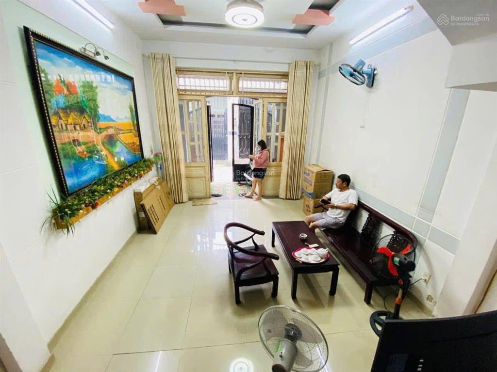 Kẹt tiền bán gấp nhà gần ngã tư ga và chợ cầu đồng, dân cư đông đúc, nhà 1 sẹc ngắn rất thuận tiện