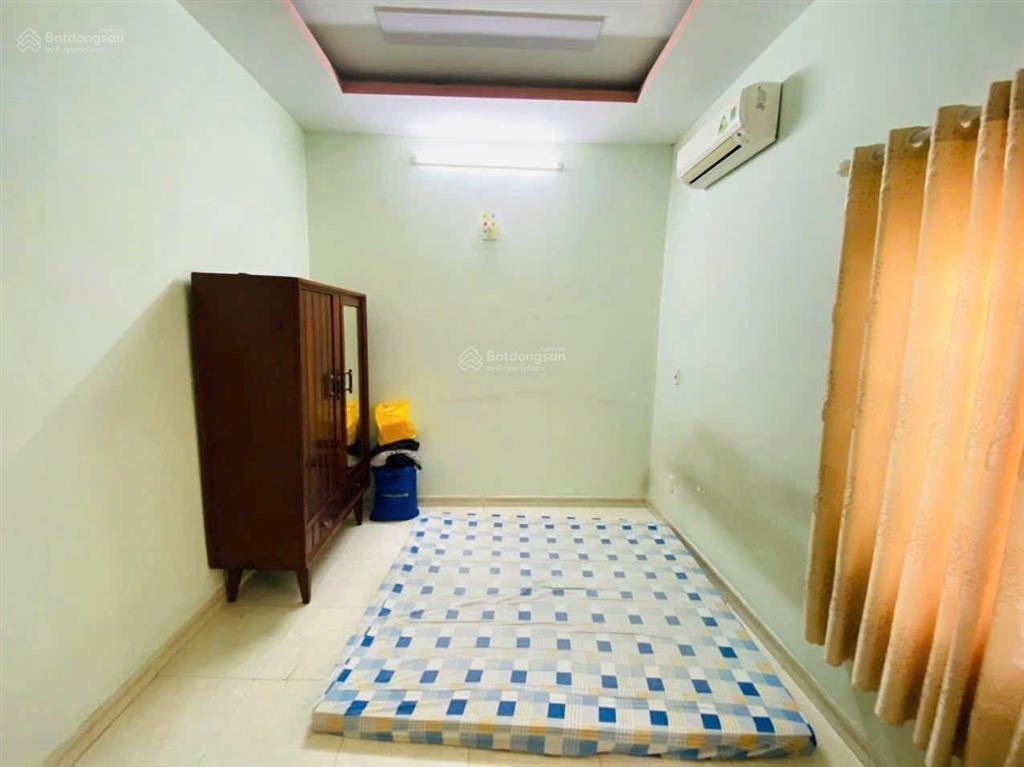 Kẹt tiền bán gấp nhà gần ngã tư ga và chợ cầu đồng, dân cư đông đúc, nhà 1 sẹc ngắn rất thuận tiện