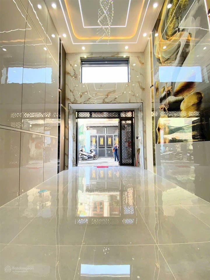 Nhà mới xây tìm gia chủ mới ngay chợ cầu đồng và ngã tư ga nên rất thuận tiện. đầy đủ tiện nghi