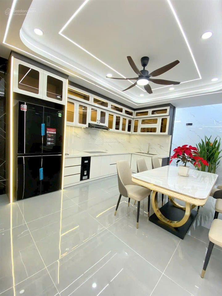 Nhà mới xây tìm gia chủ mới ngay chợ cầu đồng và ngã tư ga nên rất thuận tiện. đầy đủ tiện nghi