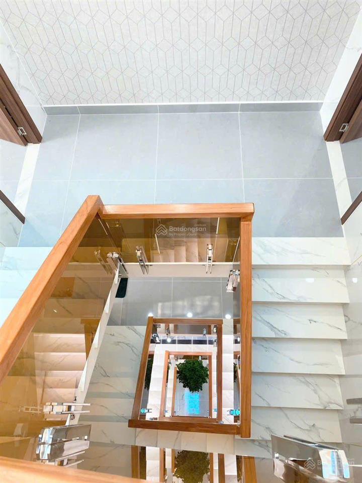 Nhà mới xây tìm gia chủ mới ngay chợ cầu đồng và ngã tư ga nên rất thuận tiện. đầy đủ tiện nghi