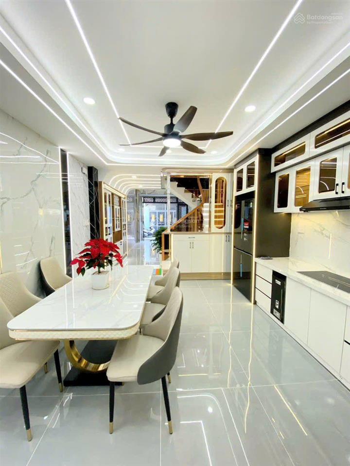 Nhà mới xây tìm gia chủ mới ngay chợ cầu đồng và ngã tư ga nên rất thuận tiện. đầy đủ tiện nghi