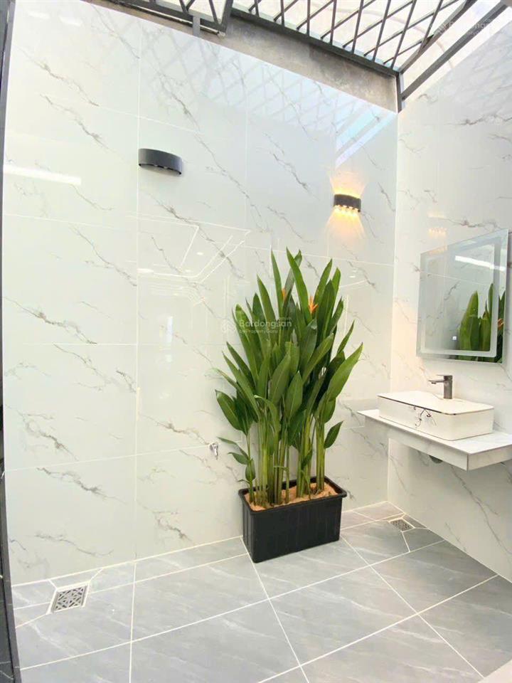 Nhà mới xây tìm gia chủ mới ngay chợ cầu đồng và ngã tư ga nên rất thuận tiện. đầy đủ tiện nghi