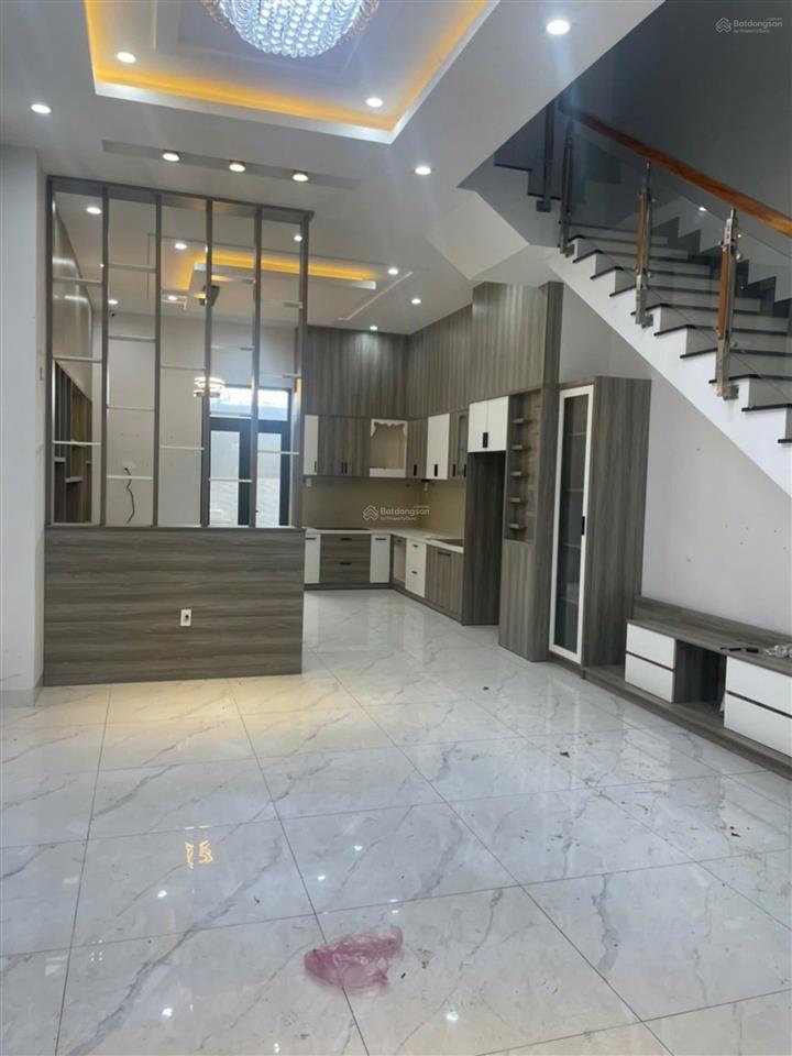 Chính chủ kẹt tiền bán gấp nhà xây kiên cố đường tô ngọc vân, q12, dt 5m x 20m, đang cần bán gấp
