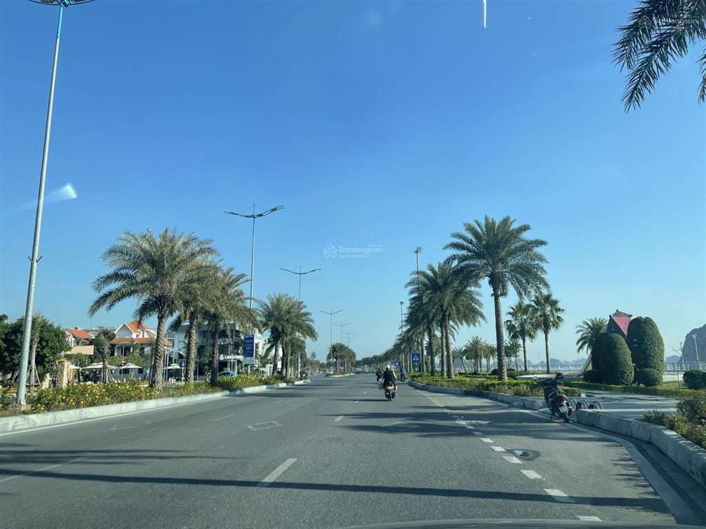 Đất vàng 600m2, mt30m mặt biển cột 5 hồng hà, hạ long . sổ đỏ lâu dài. giá 116 tỷ.