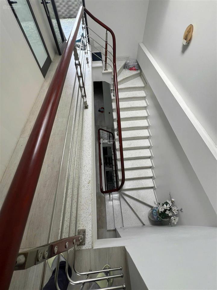 Bán nhà 4 tầng 95m2 mặt đường hồng hải  cột 3 hạ long