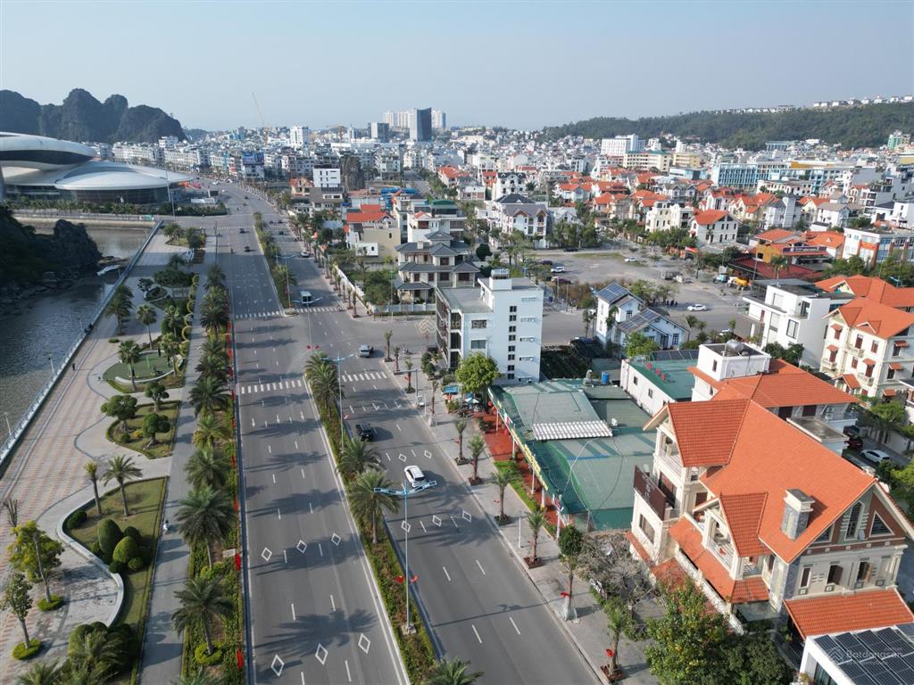 Đất biệt thự vip 296m2 mặt biển phường hồng hải, hạ long. giá thiện chí bán.