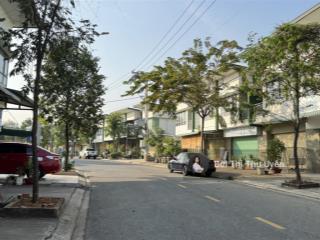 Căn shophouse 1 trệt 1 lầu kđt oasis city giá chỉ 1,8 tỷ  80m2 đất  sổ hồng đất