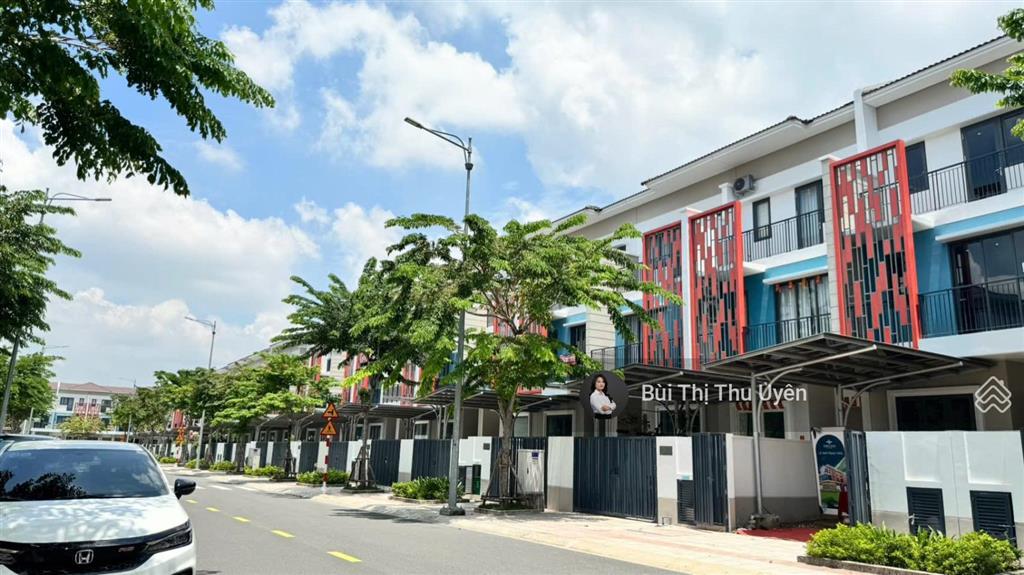 Duy nhất 1 căn  3 tầng full sổ hồng chỉ 3,2x tỷ  cách tp mới 15 phút