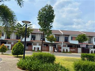 Chủ nhà cần bán gấp  2 tầng sổ hồng sẵn, full giá 2,8x tỷ